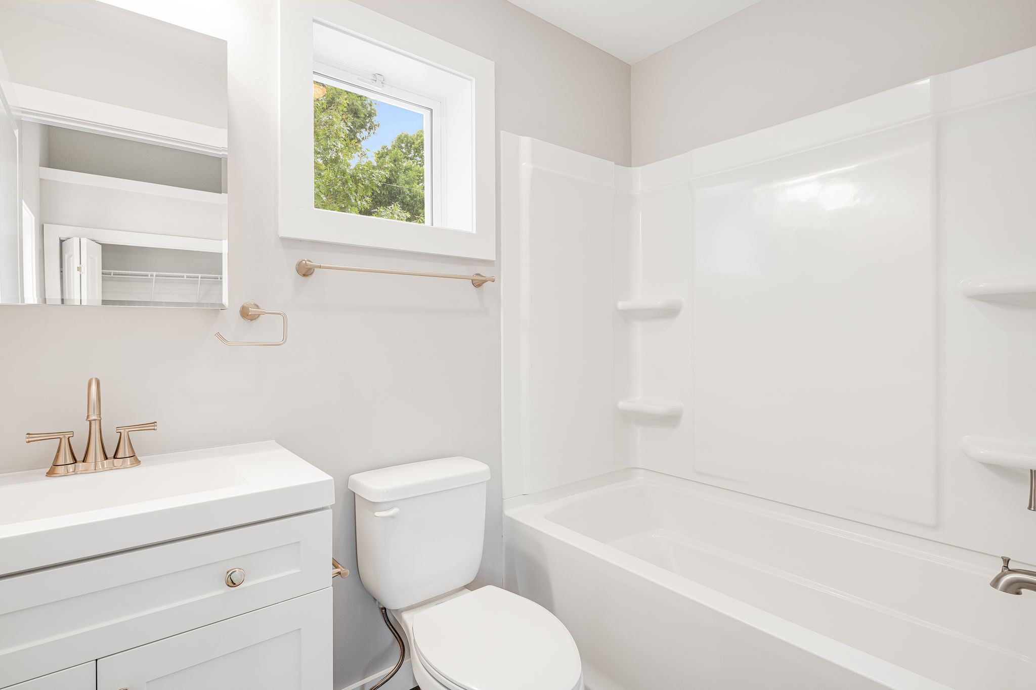 Standard Cottage 3 Bed, bathroom with tub/shower combo